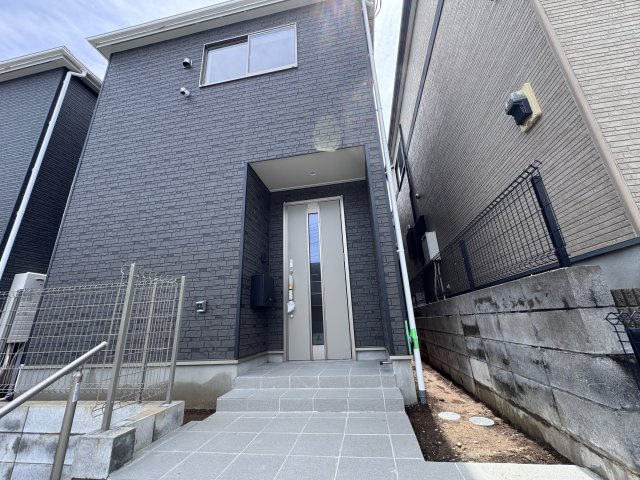 松戸市小金原５丁目新築戸建【貝の花小学校:６分】のエントランス|エントランス・玄関ポーチ