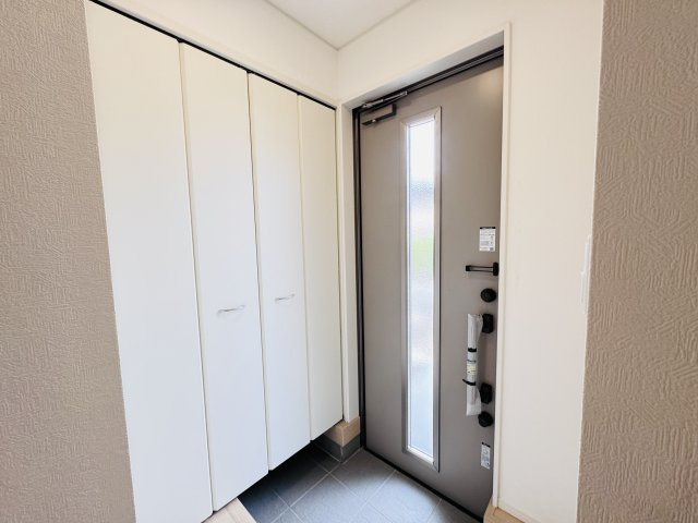 松戸市小金原５丁目新築戸建【貝の花小学校:６分】の玄関|玄関ホール・シューズクローゼット