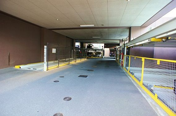 ダイアパレス六ツ門の駐車場