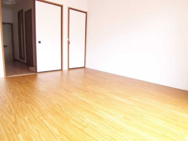 ハイツ成田の居間・リビング|別部屋同一間取りのお写真となります。
