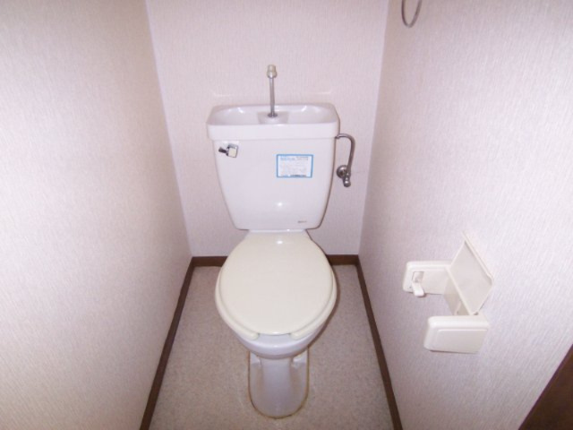 ハイツ成田のトイレ|別部屋同一間取りのお写真となります。
