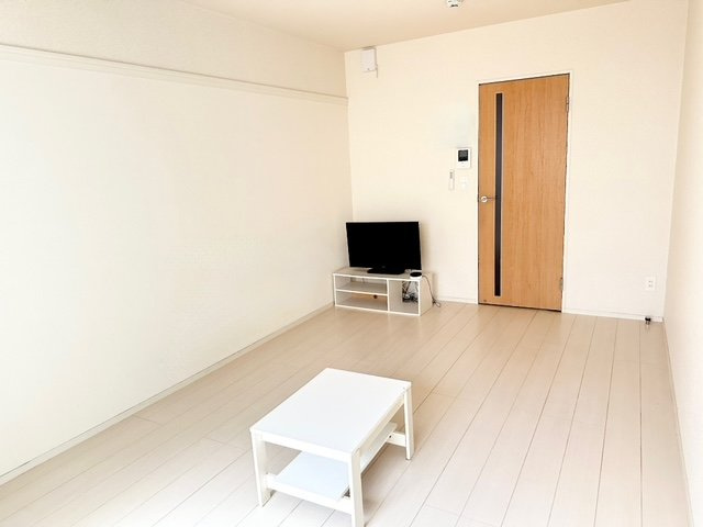 【賃貸アパート】クレイノティアラの居間・リビング|こちらの居間で趣味の時間をお楽しみください