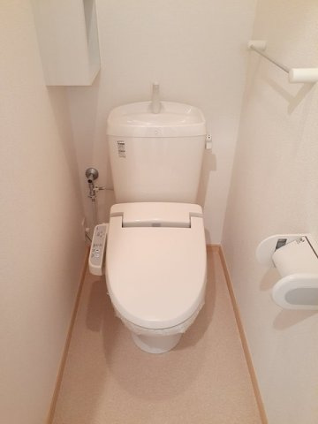 コンパクトで使いやすいトイレです