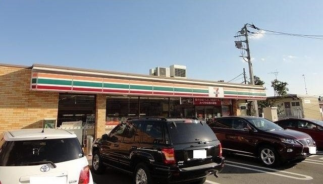 セブンイレブン鶴巻南店まで700m