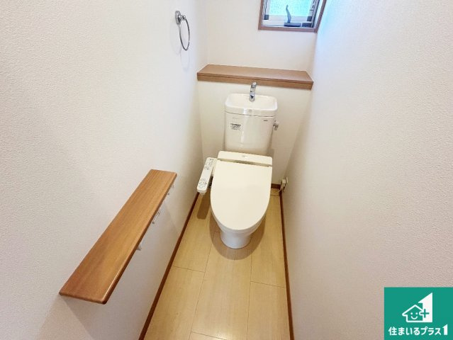 宝塚市山本丸橋　中古一戸建てのトイレ|1・2階の2ヶ所にあるので、朝の忙しい時間の順番待ちもなく、深夜の利用にも大変便利です。