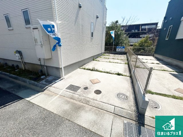 宝塚市山本丸橋　中古一戸建ての駐車場|2台分の駐車スペース有り！急な来客でも安心です！
