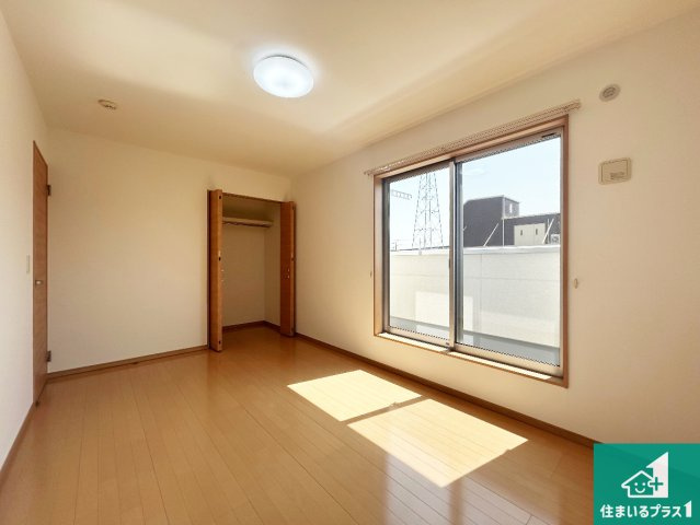 宝塚市山本丸橋　中古一戸建ての洋室|収納スペースが充実しているので子供の成長に合わせてたくさん収納ができます！家族構成に合わせた様々な活用ができる収納！