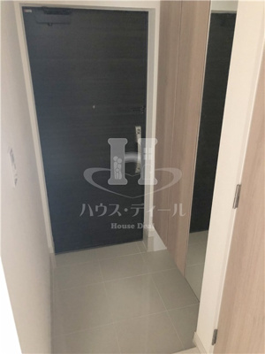 【玄関】 | デュオステージ王子Ⅱ | 収納もある玄関です