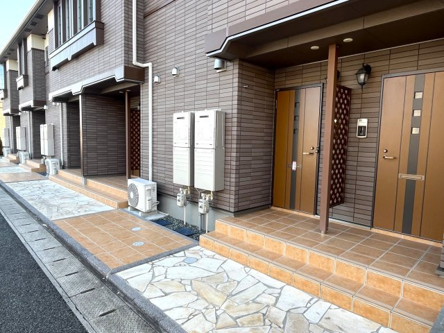 ＲＥＳＴ　ＷＯＯＤ　２のエントランス