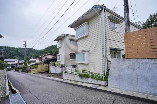 2026/2/4価格変更　中古　高山市下岡本町　880万の前面道路含む現地写真