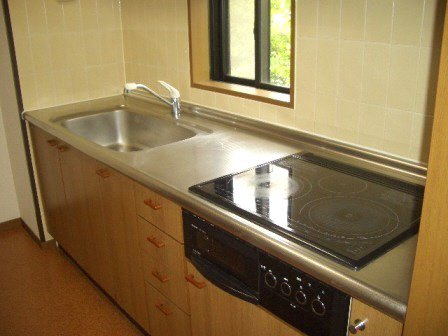 近藤マンションのキッチン|ＩＨクッキングヒーター完備です。