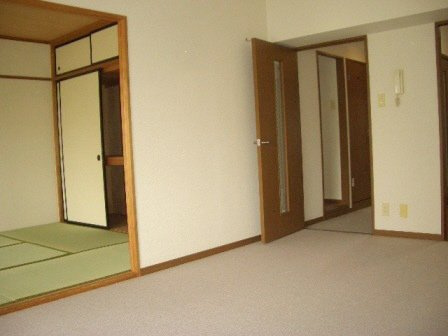 近藤マンションの居間・リビング|広々としたリビングです。