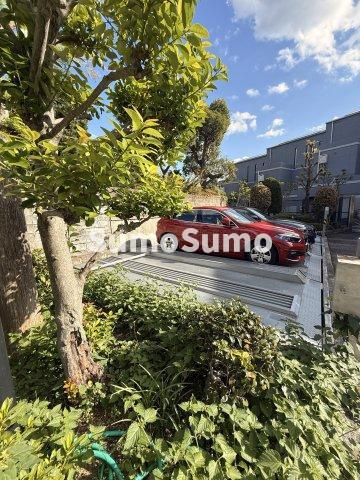 ロイヤル山芦屋の駐車場