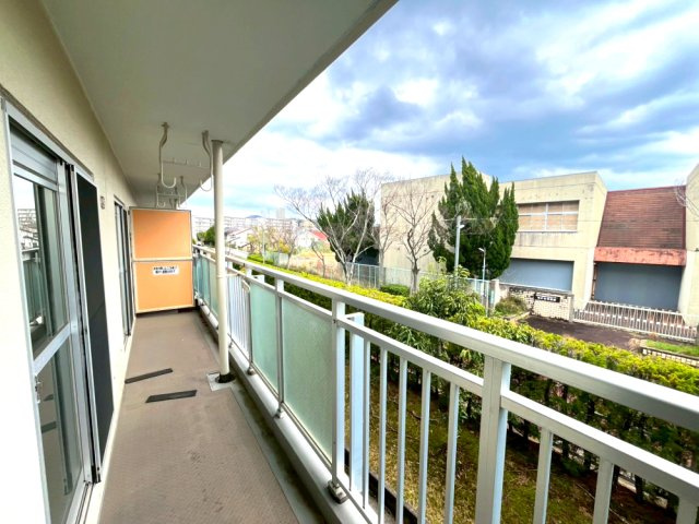 名谷8団地36号棟のバルコニー|バルコニーがあります