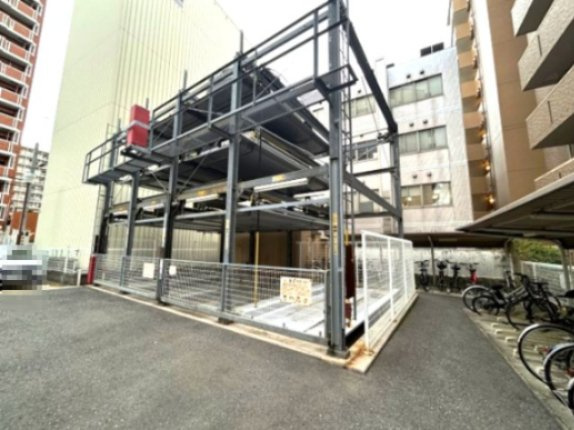 プレジール灘の駐車場