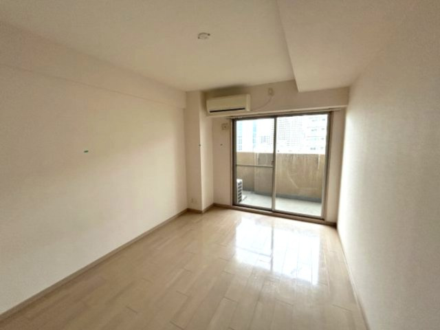 プレジール灘の洋室