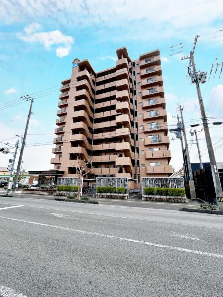 【平面駐車場1台＋来客用駐車場完備】サントノーレ北御座　中古マンションの外観|重厚感あるタイル貼りの外観。周辺環境も充実した好立地☆