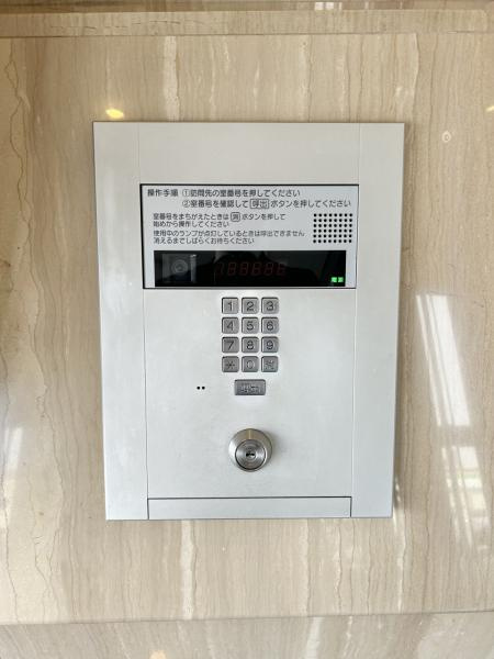 【平面駐車場1台＋来客用駐車場完備】サントノーレ北御座　中古マンションの防犯設備|オートロック付きで防犯面に配慮された安心のマンションです♪