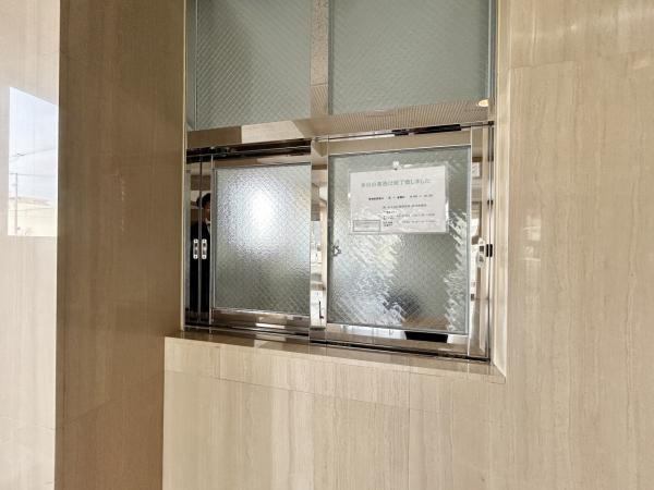 【平面駐車場1台＋来客用駐車場完備】サントノーレ北御座　中古マンションの受付|管理窓口を備えた安心の管理体制。共用部の清掃やトラブル対応もしてくれます◎