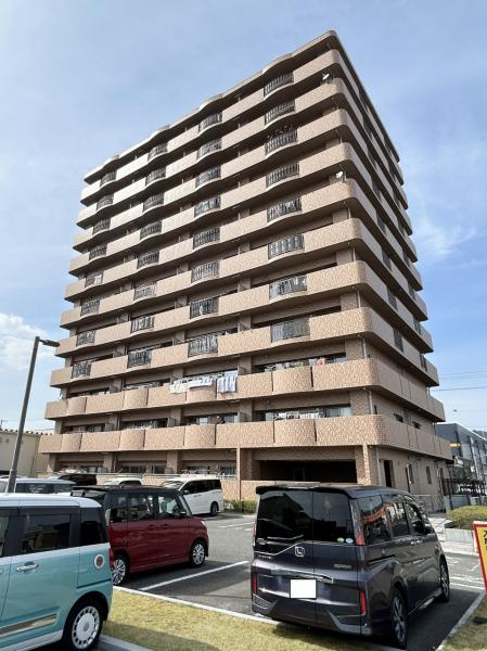 【平面駐車場1台＋来客用駐車場完備】サントノーレ北御座　中古マンションの外観|スーパー・コンビニ至近！利便性と快適さを享受する分譲マンション☆