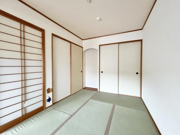 【平面駐車場1台＋来客用駐車場完備】サントノーレ北御座　中古マンションの和室|畳の香りに癒される和みの空間。客間や小さなお子様の遊び場にも♪