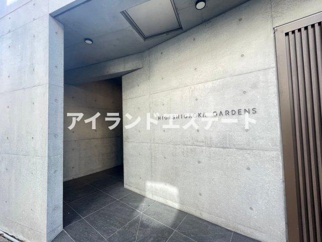 東が丘ガーデンズ　築浅　デザイナーズ　オートロックのエントランス