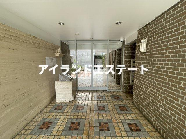 CLUB　LANAI　MEDITERRANEAN　角部屋　通風良好のエントランス