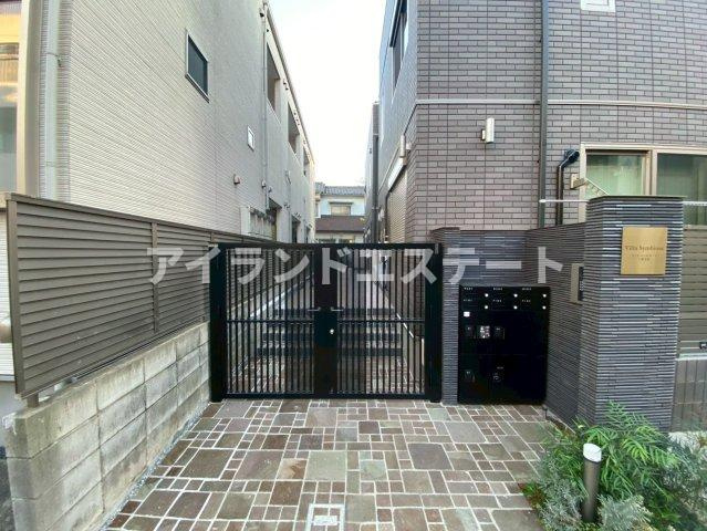 ヴィラ・シンビオーズ三軒茶屋　オートロック　通風良好のエントランス