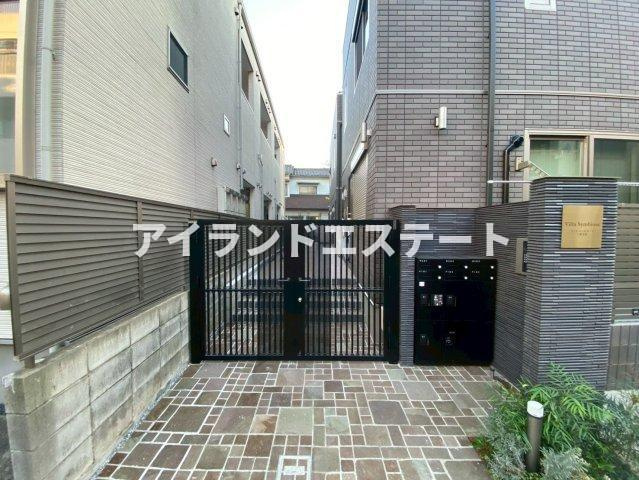 ヴィラ・シンビオーズ三軒茶屋　上階無し　オートロック　のエントランス