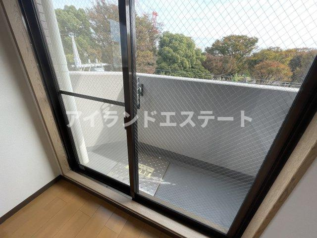 プチプルハイム駒沢　バストイレ別　角部屋　駒沢公園至近のバルコニー