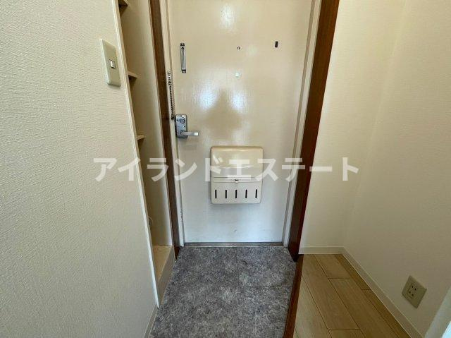 マンションパール世田谷　礼金0　敷金0　陽当たり良好　最上階の玄関|※別号室参考写真