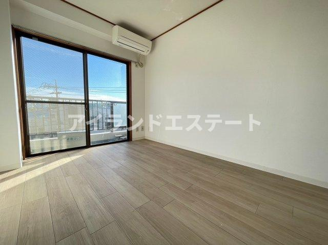 マンションパール世田谷　礼金0　敷金0　陽当たり良好　最上階の居間・リビング|※別号室参考写真