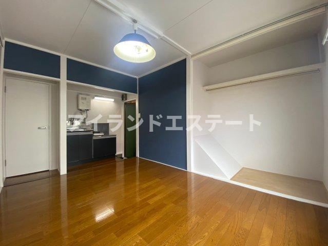 トリイアパート　事務所利用可　倉庫/セカンドハウス相談　ペット相談の居間・リビング