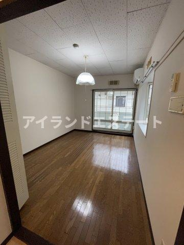 コートハウスI　ペット相談　角部屋　宅配BOXの居間・リビング