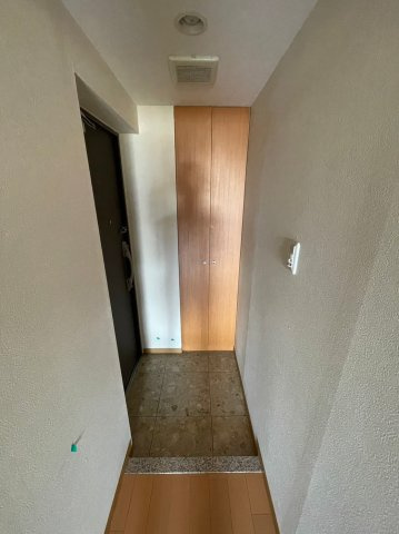 WISTERIA KOMAZAWA　床暖房　免震構造　駅近　バイク置場の玄関