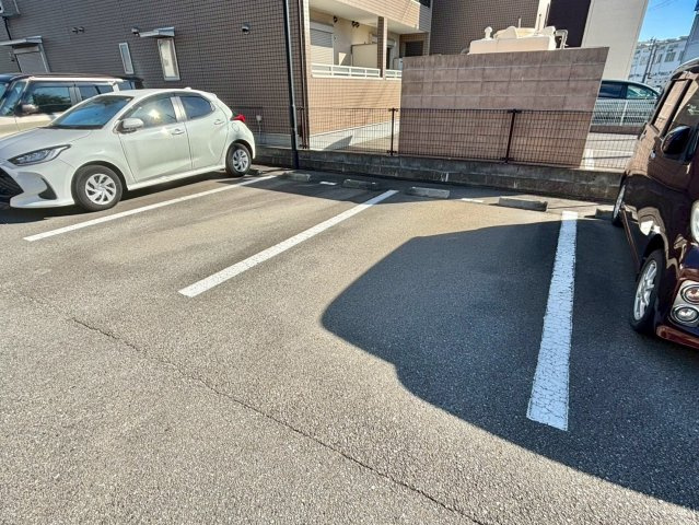 エマーブルの駐車場