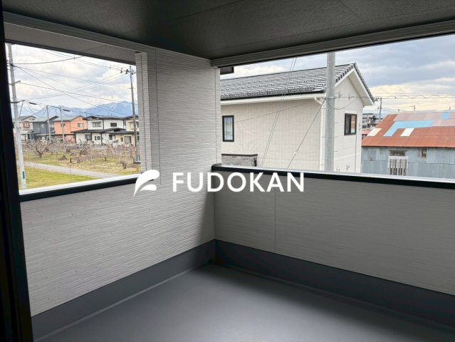 東根市羽入東【新築建売】のバルコニー|バルコニーも広々で洗濯干しに適していますね。