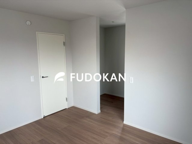 東根市羽入東【新築建売】の寝室|大きいベットを置いてもスペースの取れる寝室です。