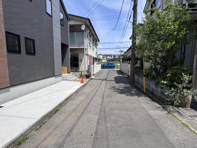 松戸市金ケ作新築戸建【金ケ作小学校:徒歩６分】の前面道路含む現地写真|東側前面道路