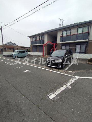 リヴェール本野Bの駐車場