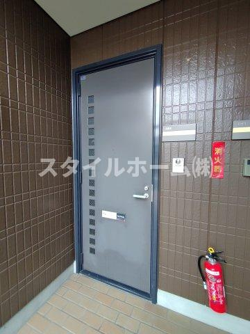 リヴェール本野Bの玄関