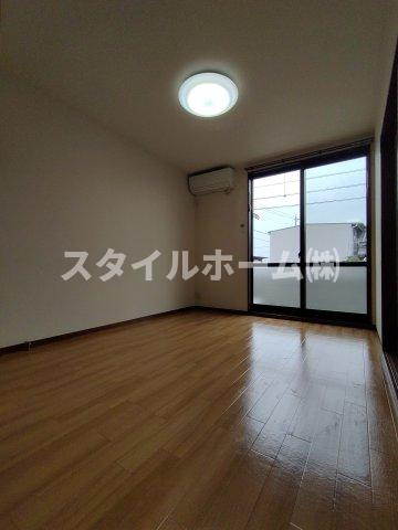 リヴェール本野Bの居間・リビング
