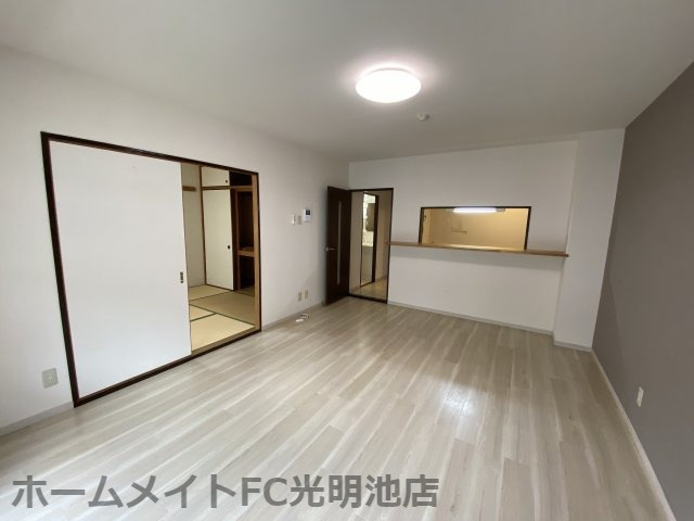 YFヒルズ宮山の居間・リビング|ゆったりとした居間です
