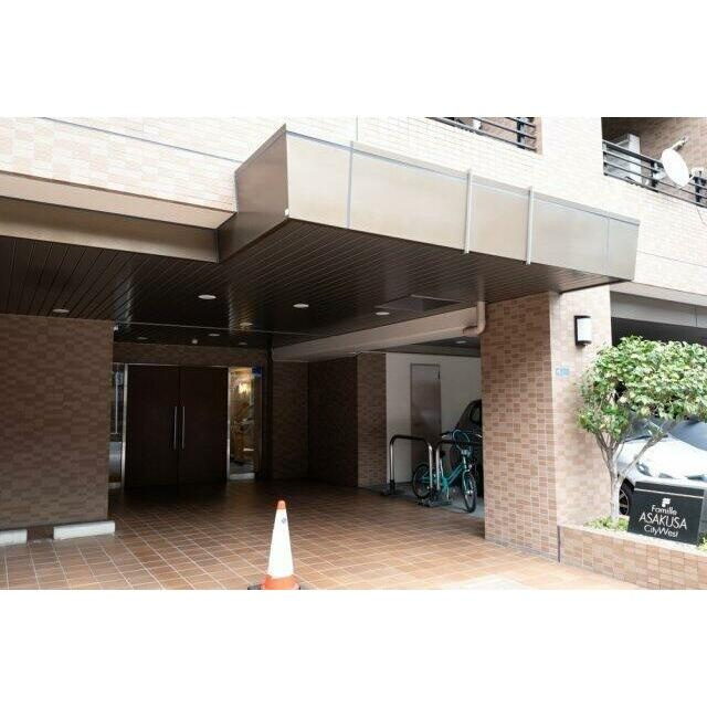 台東区西浅草２丁目の賃貸マンションのエントランス