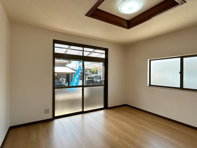 都城市久保原町の中古一戸建の洋室