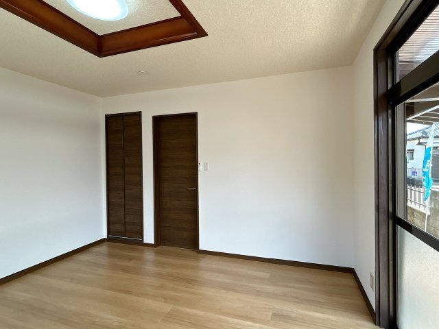 都城市久保原町の中古一戸建の洋室
