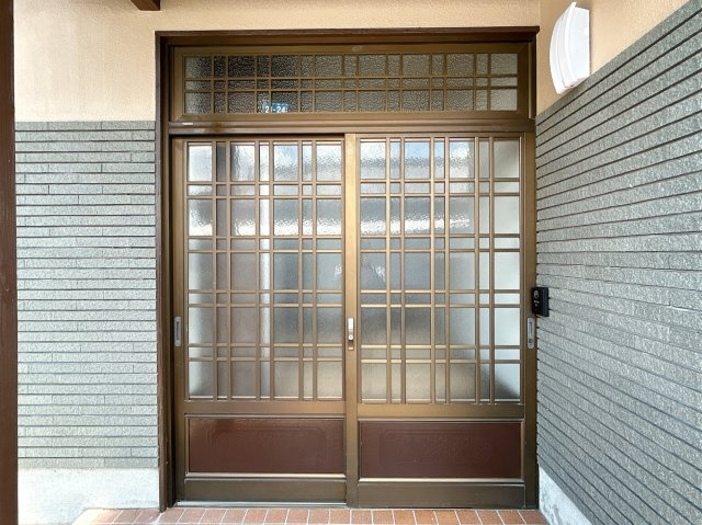 都城市久保原町の中古一戸建の玄関