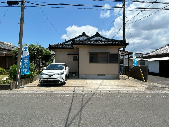 都城市久保原町の中古一戸建の駐車場