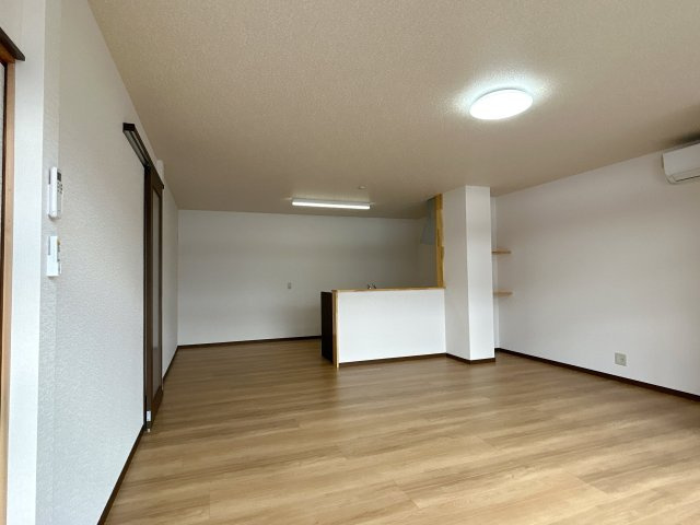 都城市久保原町の中古一戸建の居間・リビング