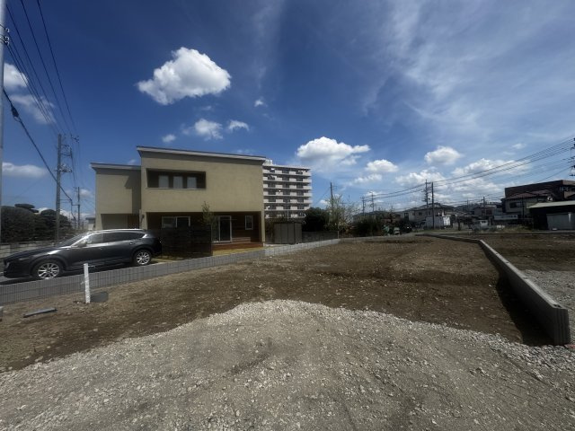 新築　高崎市新町　Blooming　Garden　１号棟の外観|現地写真　2026年7月完成予定！類似物件のご内覧等、お気軽にお問合せください♪　							
　							
